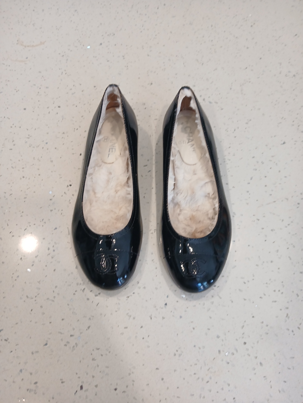 Chanel Patent Black Ruber Ballet Flats with Quilted Logo Accent Sz 39